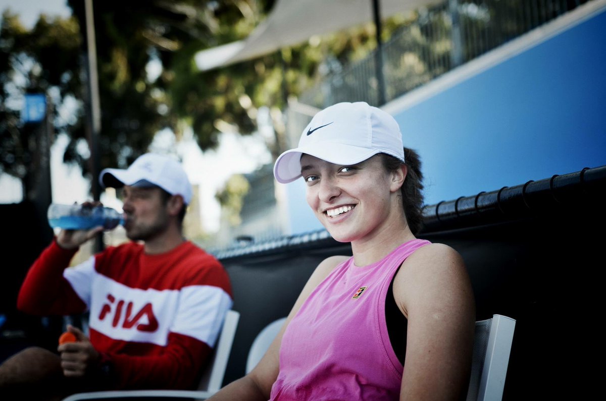 Iga Świątek rozpoczęła przygotowania do Wimbledonu. W ...